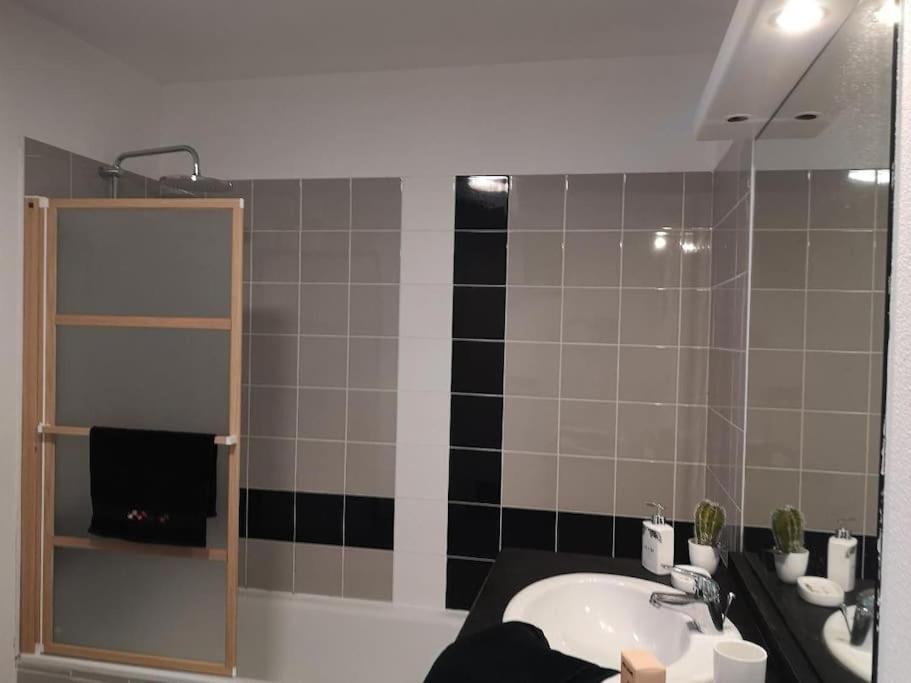 T2 Avec Jardin Proche Aeroport, Airbus, Meet Apartment Daux Exterior foto
